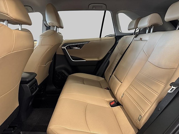 Toyota RAV4 8 of 11