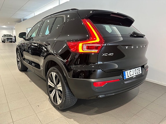 Volvo XC40 4 of 5