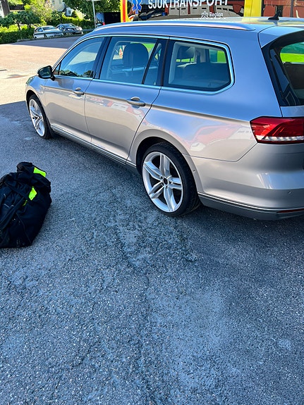 Volkswagen Passat 2 of 5