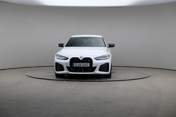 BMW i4 3 of 26