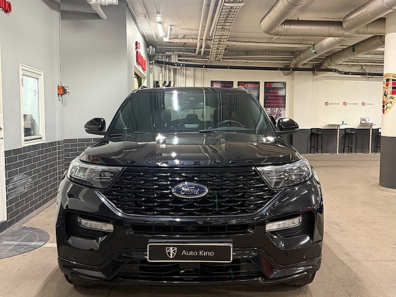 Ford Explorer 4 of 5