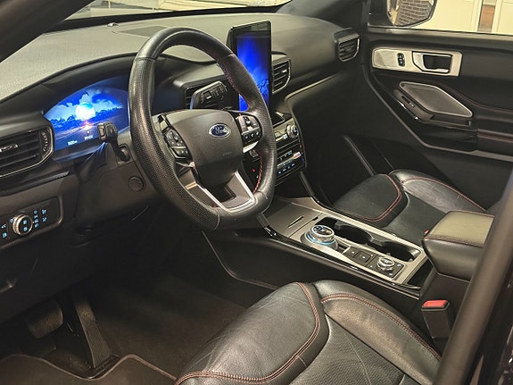 Ford Explorer 6 of 15