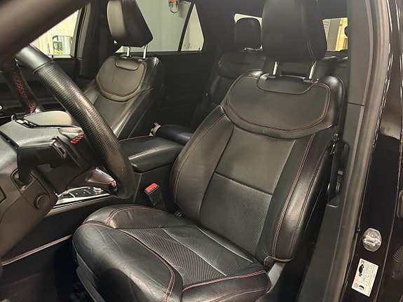 Ford Explorer 8 of 15