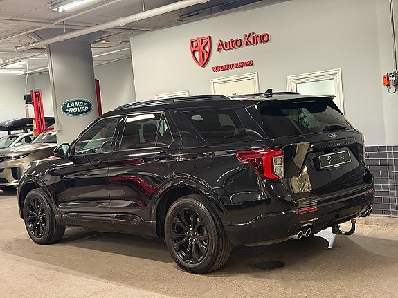Ford Explorer 3 of 5