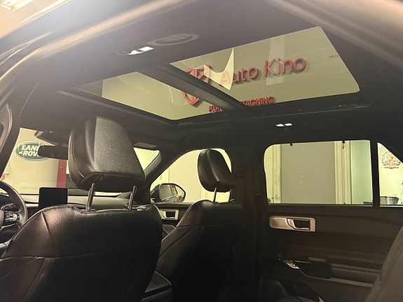 Ford Explorer 11 of 15