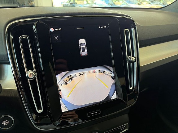 Volvo XC40 15 of 19