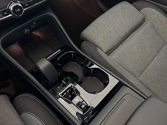 Volvo XC40 16 of 19