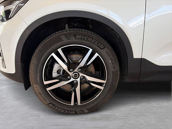 Volvo XC40 8 of 19