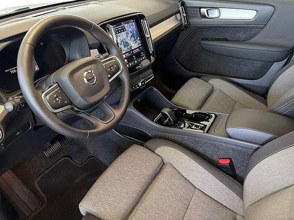 Volvo XC40 9 of 19