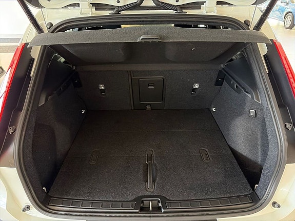 Volvo XC40 17 of 19