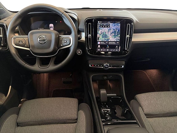 Volvo XC40 13 of 19