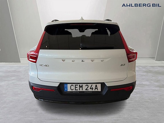 Volvo XC40 7 of 19