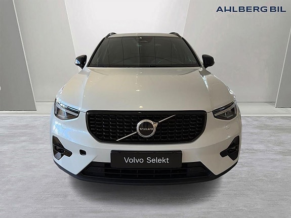 Volvo XC40 4 of 5