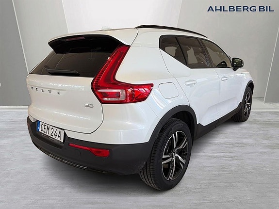 Volvo XC40 6 of 19