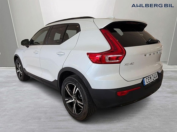 Volvo XC40 3 of 5