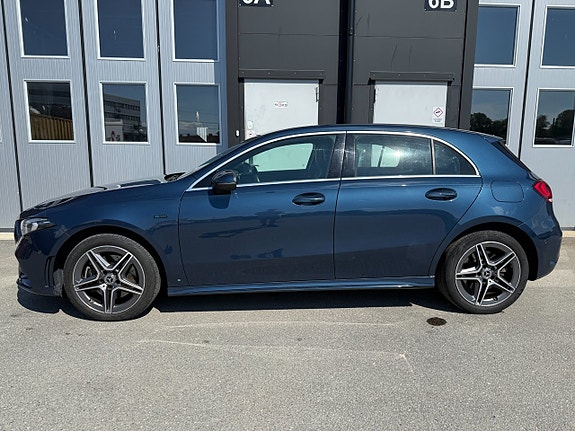 Mercedes-Benz A250 e 2 of 5