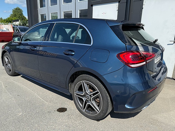 Mercedes-Benz A250 e 3 of 5
