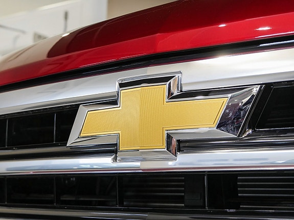 Chevrolet Silverado 4 of 5