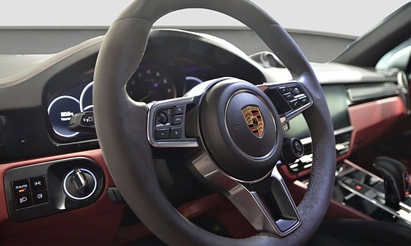 Porsche Cayenne 7 of 11