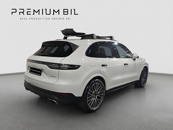 Porsche Cayenne 2 of 5