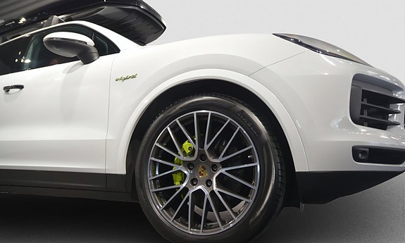 Porsche Cayenne 5 of 5