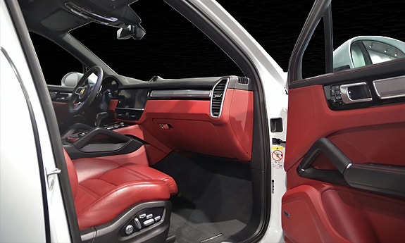 Porsche Cayenne 9 of 11