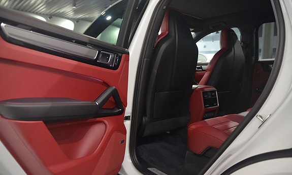 Porsche Cayenne 10 of 11
