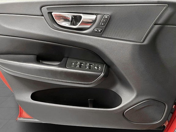 Volvo XC60 12 of 28
