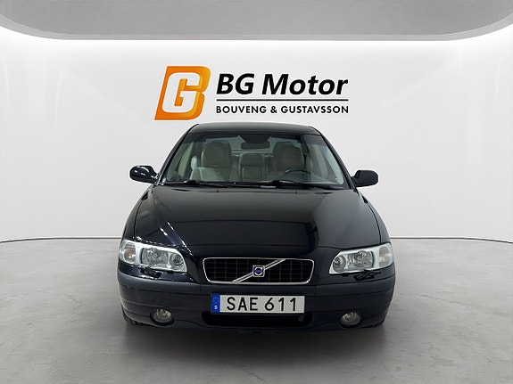 Volvo S60 2 of 5