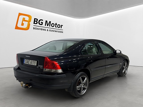 Volvo S60 4 of 5