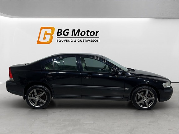 Volvo S60 3 of 5