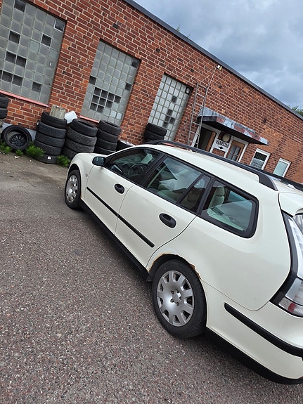 Saab 9-3 4 of 5