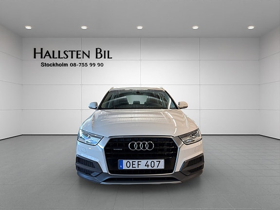 Audi Q3 2 of 23