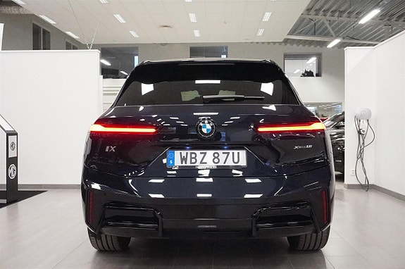 BMW iX 4 of 22