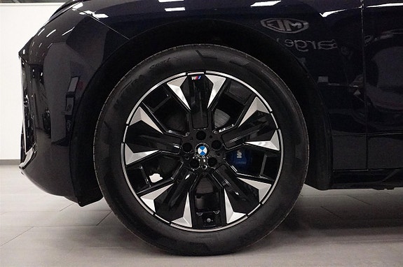 BMW iX 2 of 22