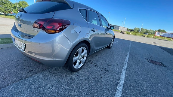 Opel Astra 4 of 5