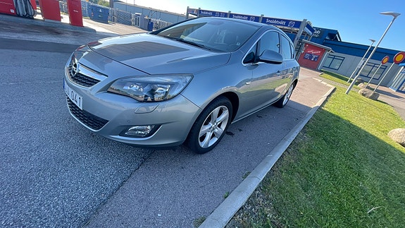 Opel Astra 2 of 5