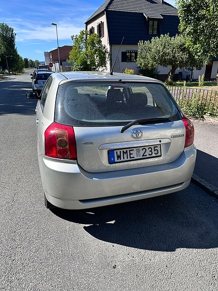 Toyota Corolla 2 of 3
