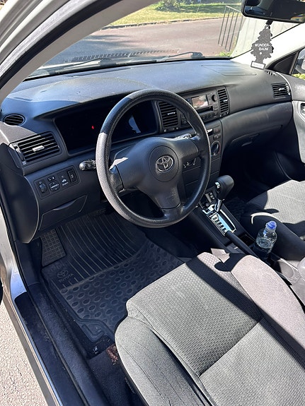 Toyota Corolla 3 of 3