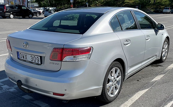 Toyota Avensis 4 of 5