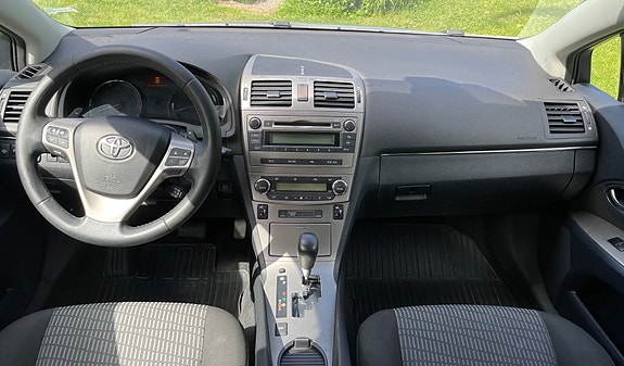 Toyota Avensis 5 of 5