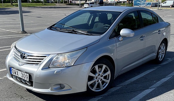 Toyota Avensis 2 of 5