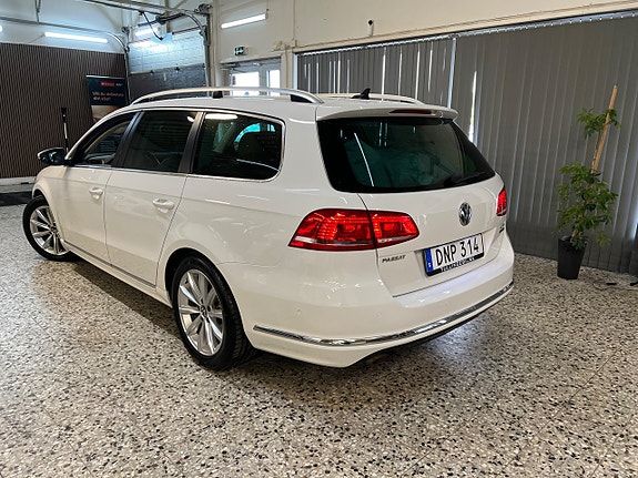 Volkswagen Passat 2 of 5