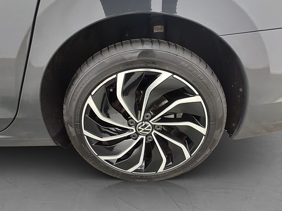 Volkswagen Golf VIII 25 of 27
