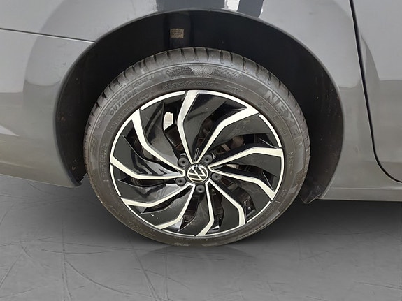 Volkswagen Golf VIII 26 of 27