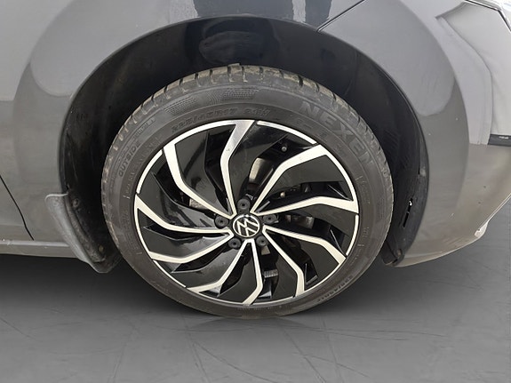 Volkswagen Golf VIII 27 of 27