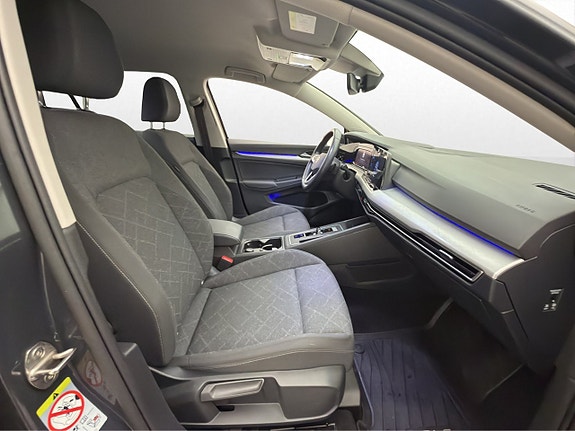 Volkswagen Golf VIII 10 of 27
