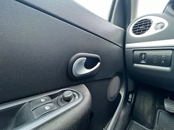 Renault Clio 15 of 20