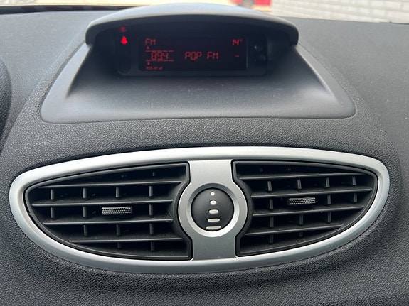 Renault Clio 17 of 20