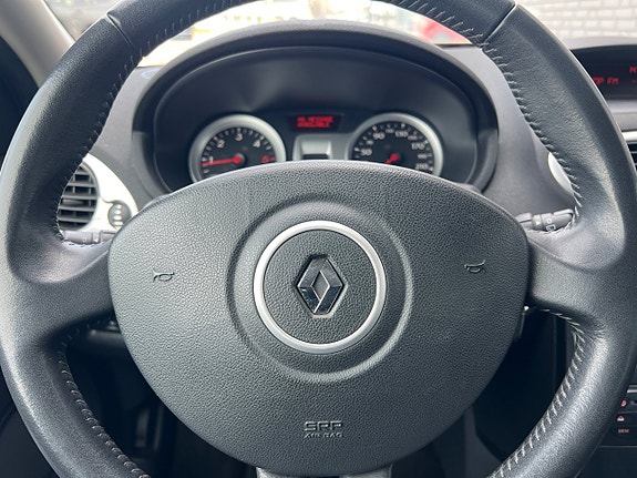 Renault Clio 16 of 20